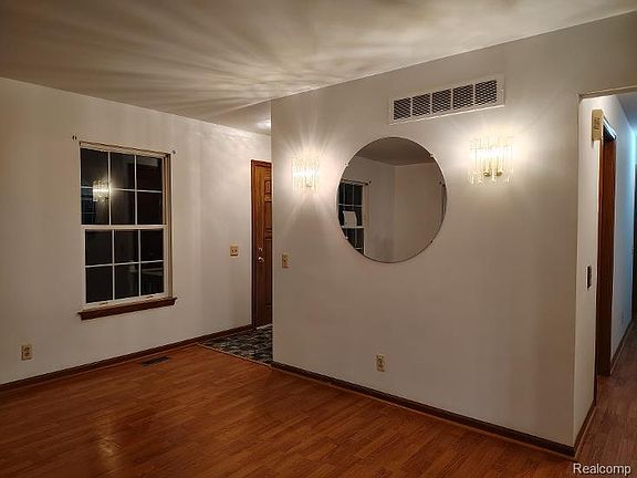 4th image of 3030 Thomas Rd