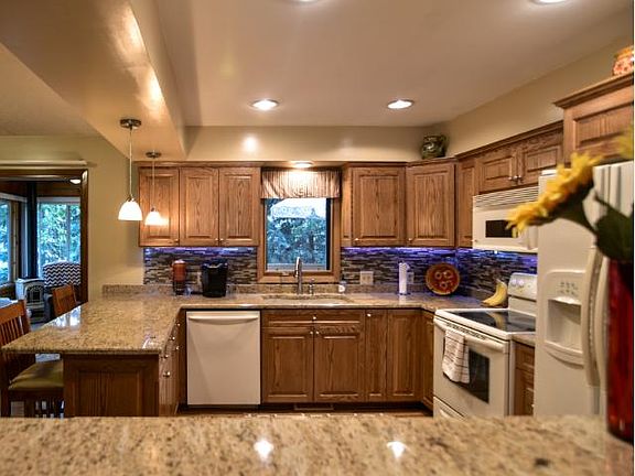 5th image of 917 96th Ln NE