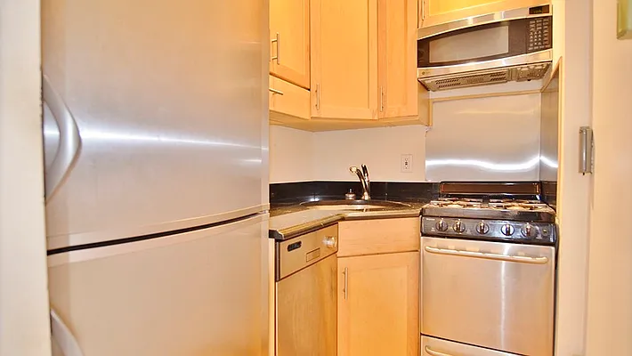 Rented by Park Property Advisors | media 26