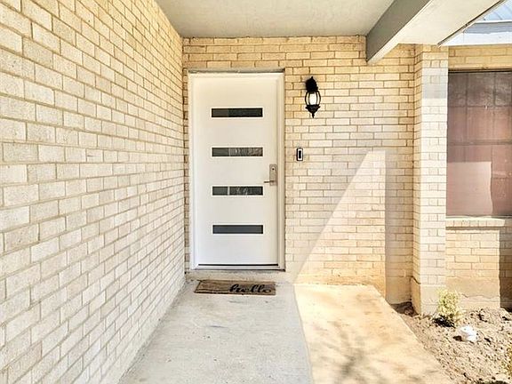 3rd image of 813 Paloma Ct