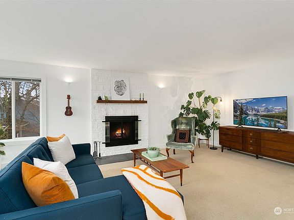 3rd image of 4310 Dayton Avenue N #201