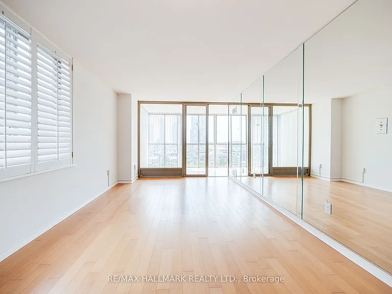 95 Lombard St #1202 — Photo 12