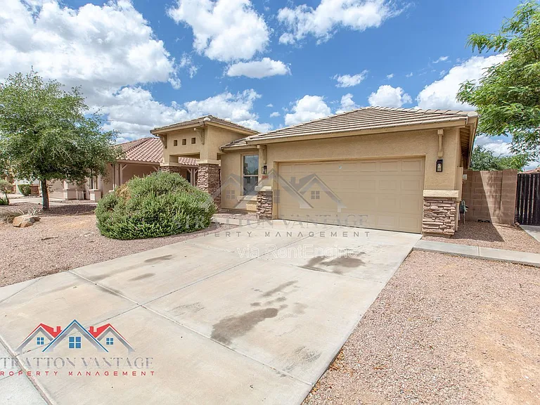 3068 E Ravenswood Dr — Photo 2