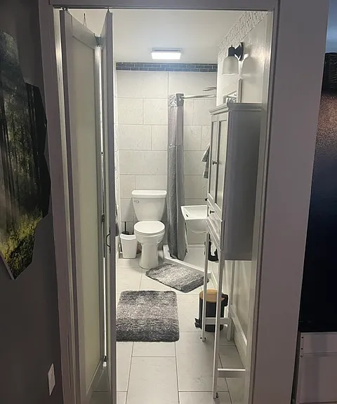 Full sized bathroom.