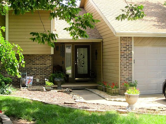 3rd image of 1349 E Knobhill St