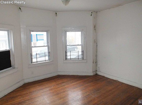 5th image of 778 Highland Ave