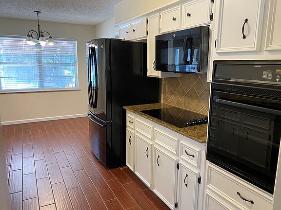5th image of 102 Evergreen Dr