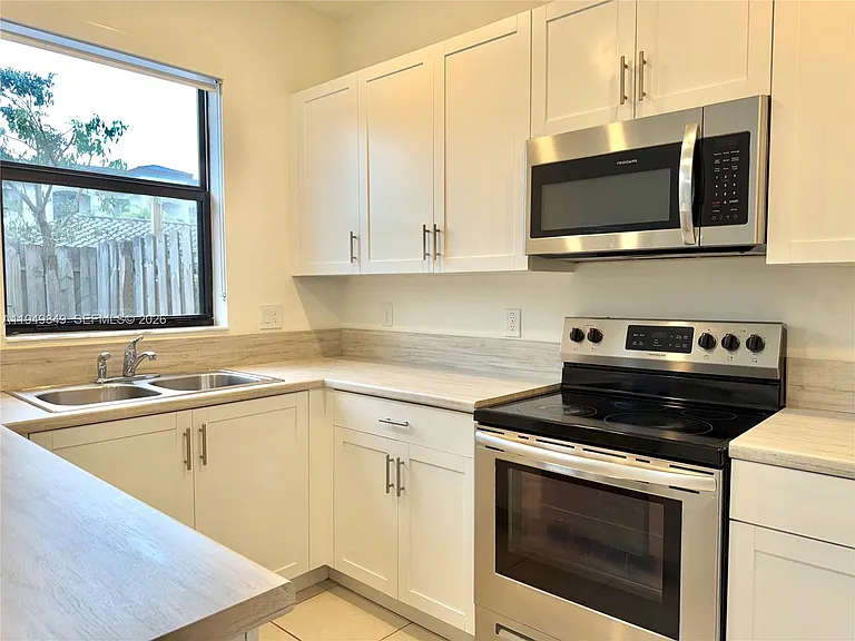 21050 NE 8th Ave — Photo 9