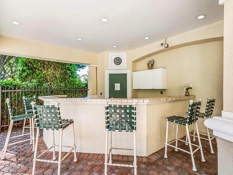 5180 Northridge Rd #301 — Photo 5