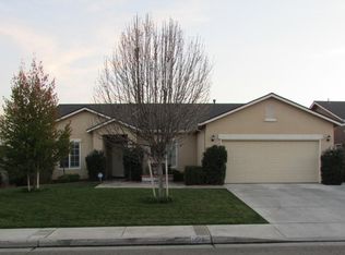 1422 El Paso Ave, Dinuba, CA 93618