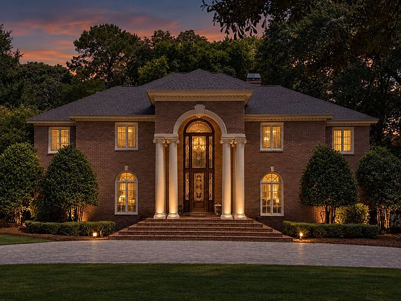 3rd image of 5660 Woodside Cir