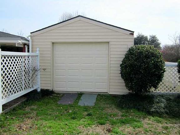 5th image of 1110 Lynnwood Dr