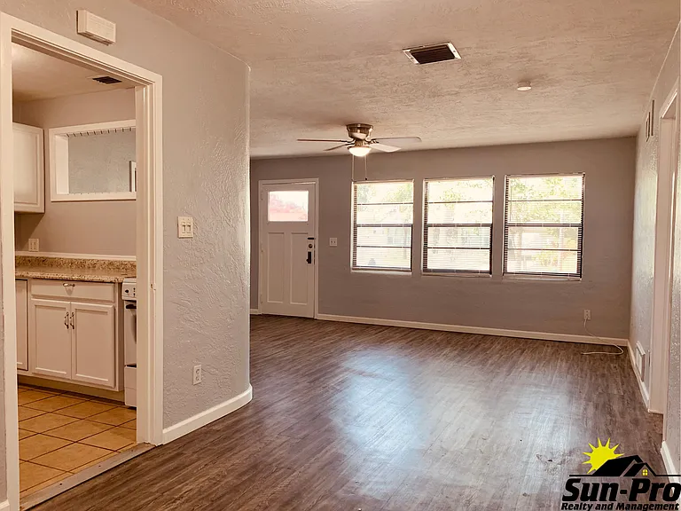 366 Golf Blvd — Photo 11