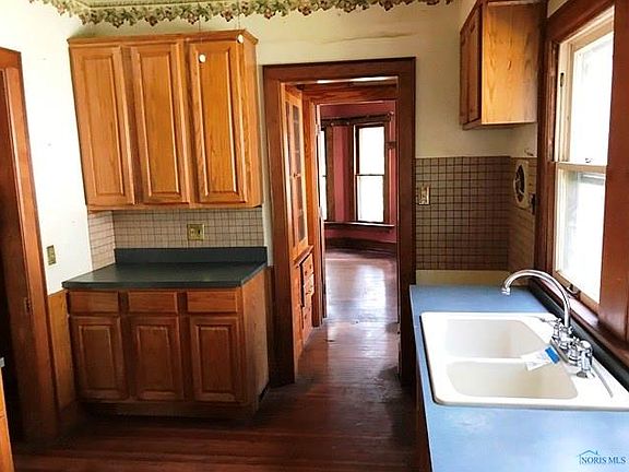4th image of 2514 Parkwood Ave