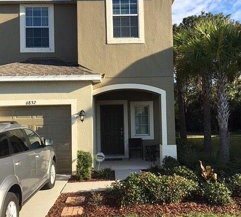Front pic of townhouse