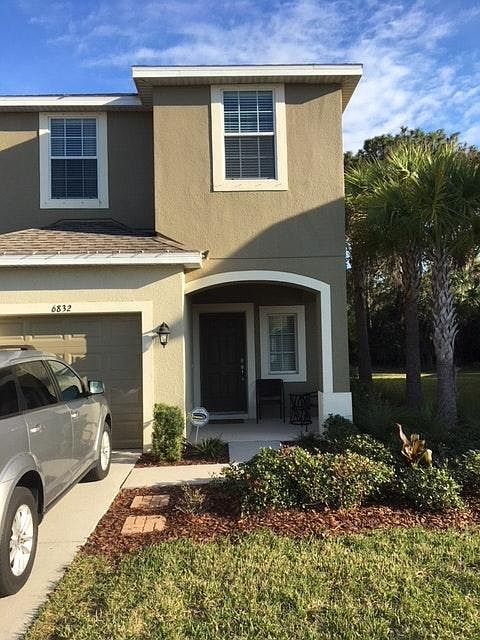Front pic of townhouse