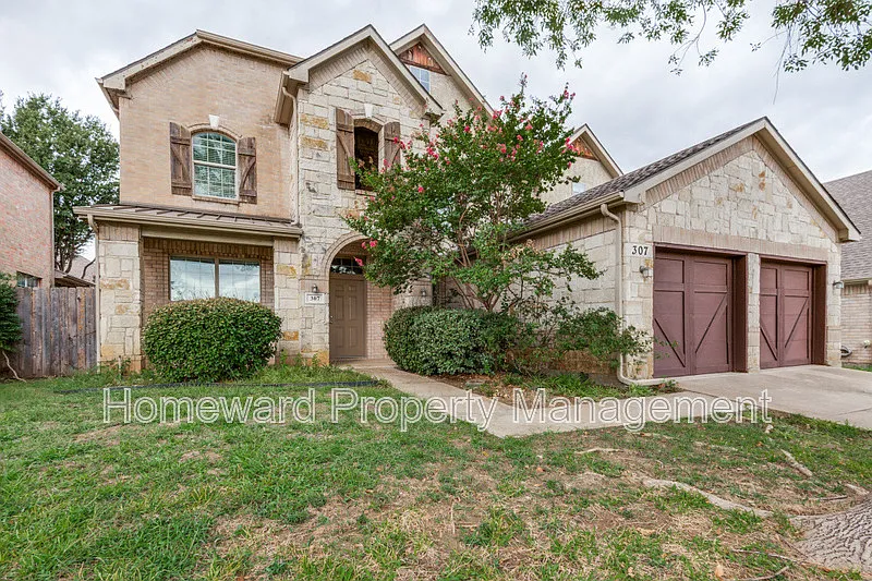 307 Moonlight Dr