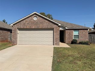 821 Crown Heights Ln, Purcell, OK 73080