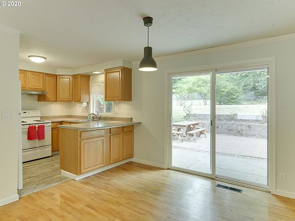 4th image of 11745 SW Burlcrest Dr