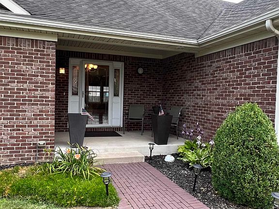 2nd image of 5809 N Kingshyre Ln