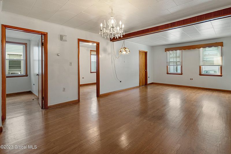2nd image of 52 Saratoga Avenue