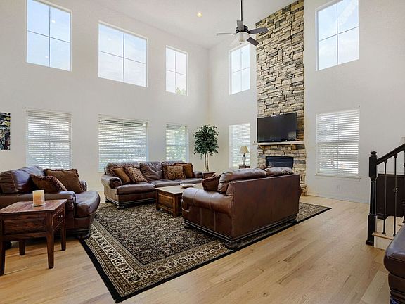 3rd image of 13897 Barbour St