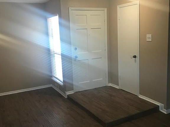 5th image of 1246 Summer Park Ln