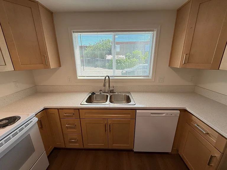 1505 NW Highland Dr — Photo 9