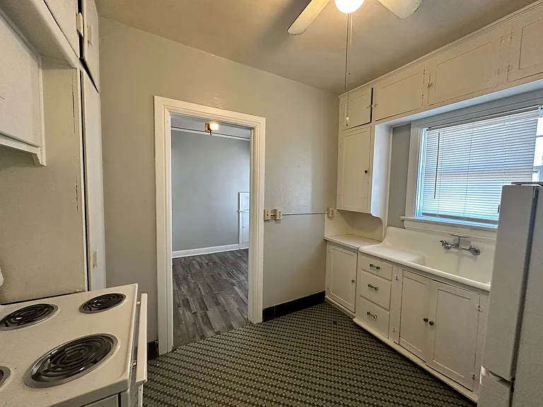 216 W Oak Ave — Photo 13