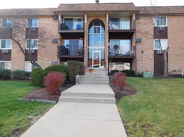 1st image of 1070 Knoll Ln #1304