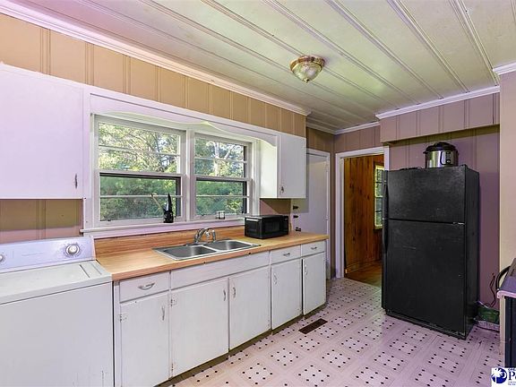 4th image of 411 E Leitner St