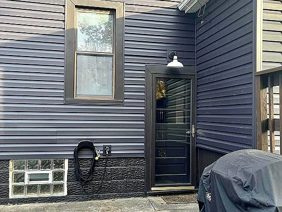 3rd image of 726 E Spruce St