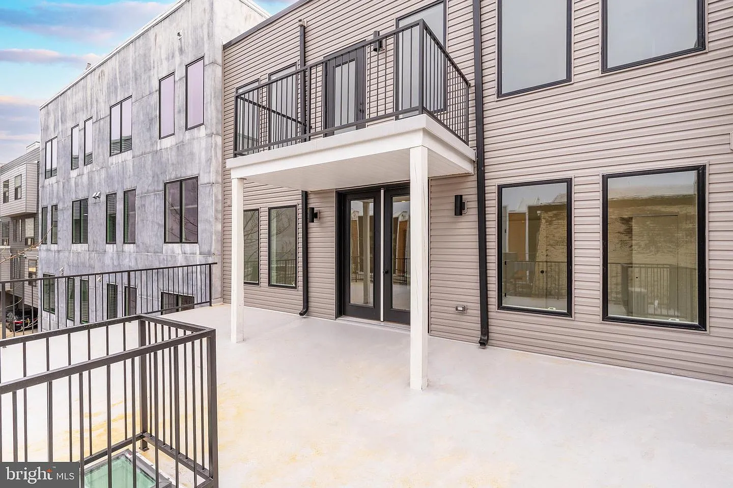 2 bed, 900 sqft, $2,495 — Photo 1
