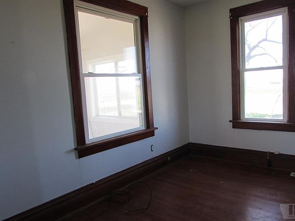 5th image of 2412 Oasis Ave