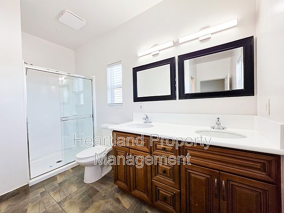 5th image of 690 N Grape St Unit B