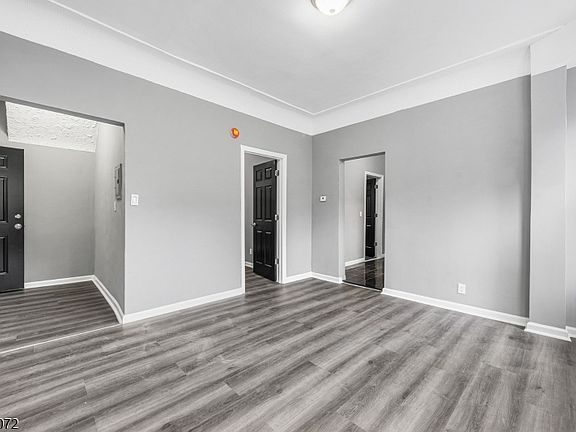 4th image of 304 Ridgewood Ave