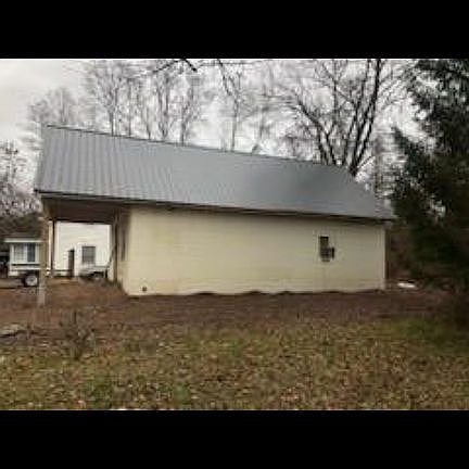 3rd image of 2332 Oneida St