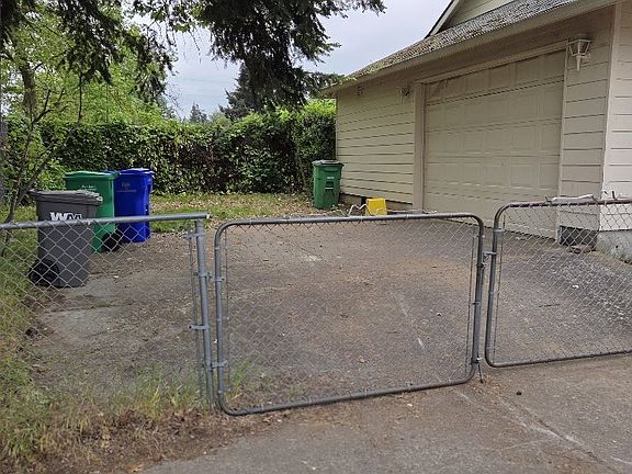 3rd image of 17329 SE Alder St