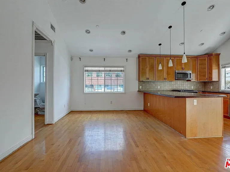 456 1/2 Smithwood Dr — Photo 9