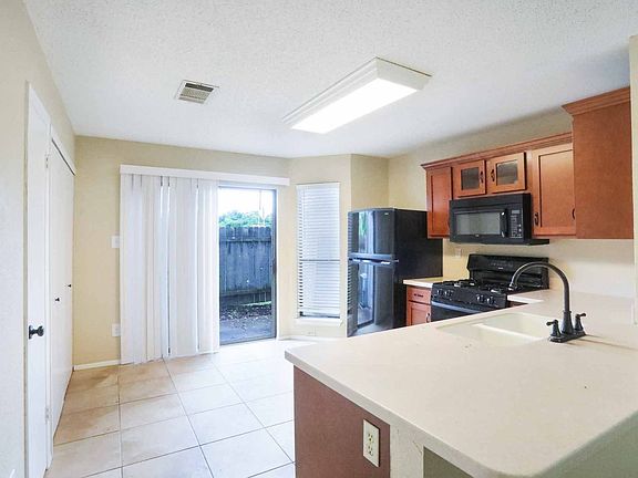 2nd image of 1411 Gracy Farms Ln APT 76