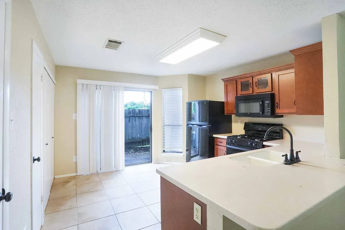 Building Photo - 1411 Gracy Farms Ln #76