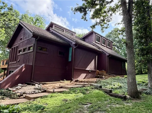 21101 Bittersweet Dr, Lenexa, KS 66220