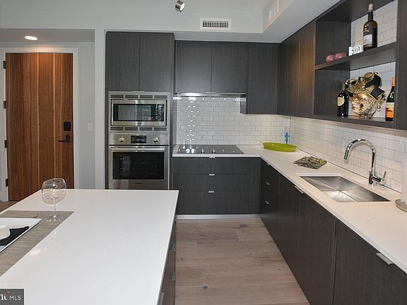 4th image of 1300 4th St SE Unit 805