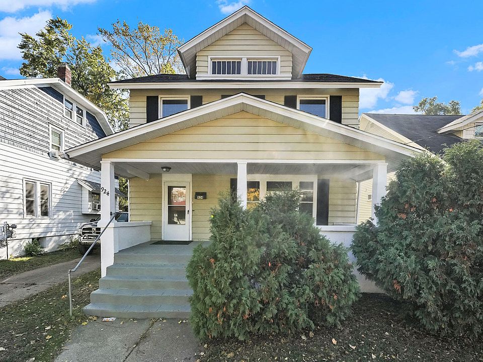1st image of 924 Watkins St SE
