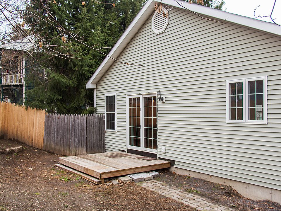 2nd image of 110 Pine St