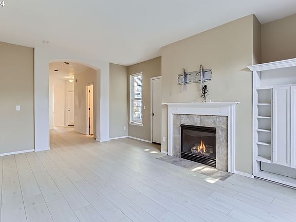 5th image of 1085 SE Albertine St
