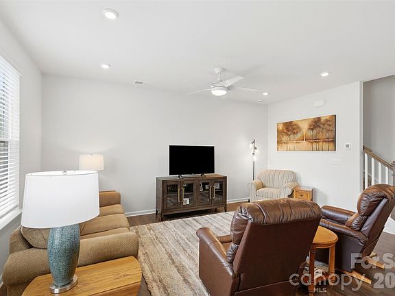 5th image of 5500 Kinsbridge Dr