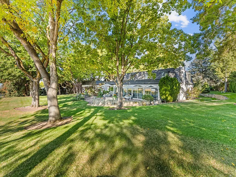 990 W Parkhill Dr — Photo 90