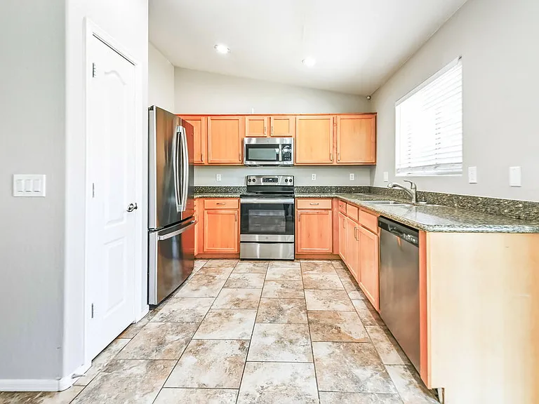 2781 W Mira Dr — Photo 8