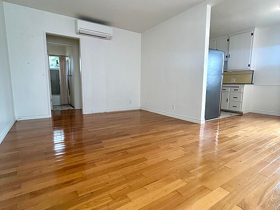 3rd image of 658 Broadway St APT 4